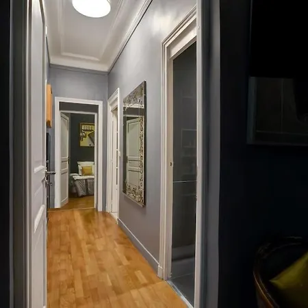 Luxurious 2 Bedroom With Huge Private Terrace *